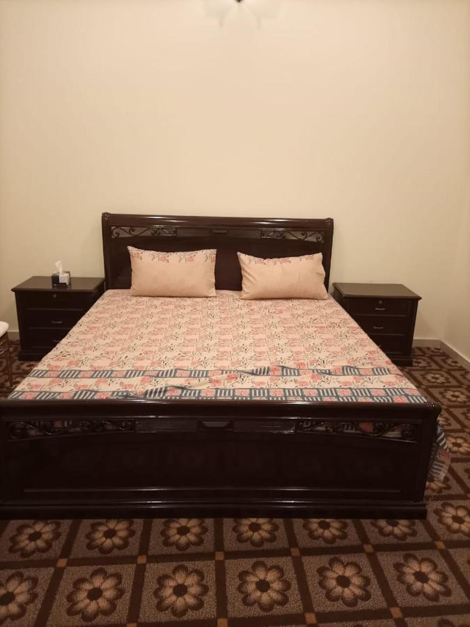 Shahi Palace Hotel Chichawatni Bagian luar foto