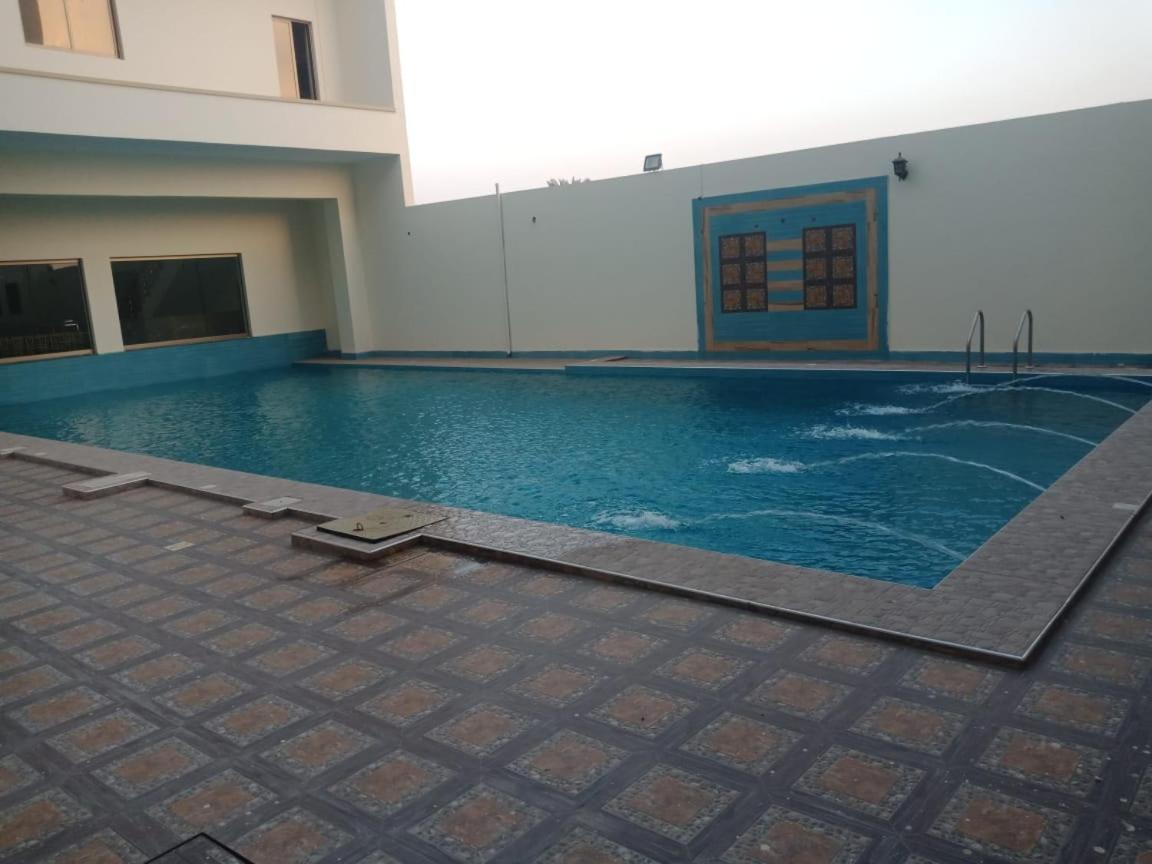 Shahi Palace Hotel Chichawatni Bagian luar foto